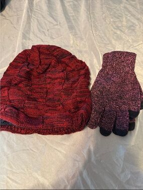 Red Knit Beanie and Matching Touchscreen Gloves - Women